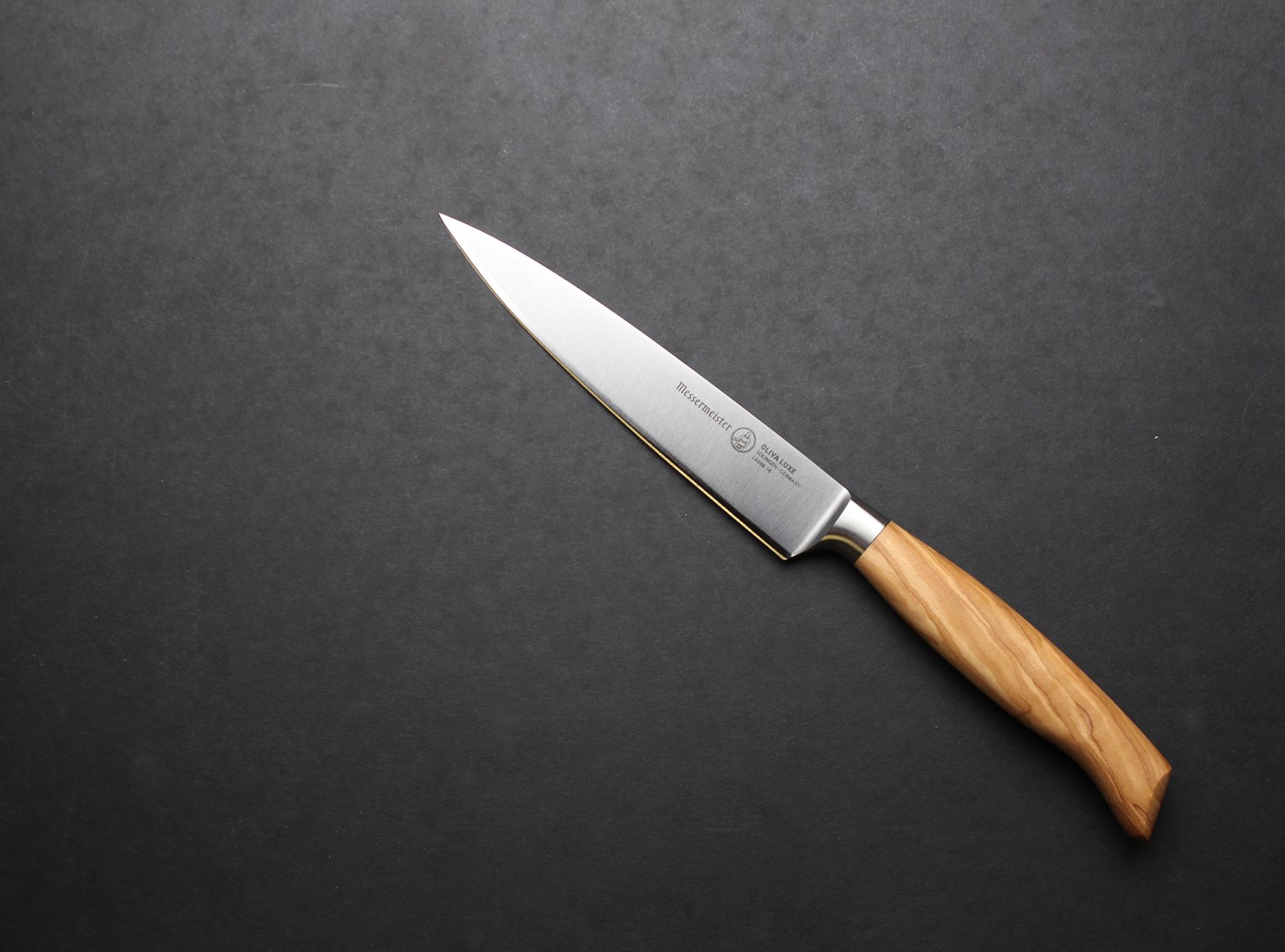 https://www.messermeister-europe.com/resize/lx688-16_18826263228091.jpg/0/1100/True/oliva-luxe-65-inch-utility-knife.jpg